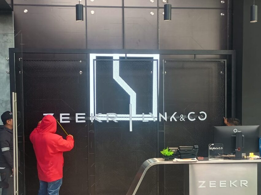 Instalación-letrero-3D